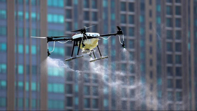 Bangkok lần đầu tiên sử dụng drone phun nước vào không khí để giảm bụi độc hại PM2.5 - Ảnh 2.