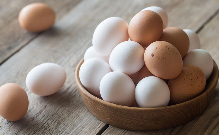 Một quả trứng nhỏ xíu như vậy không thể chứa đủ oxy cần thiết cho đến lúc gà con chào đời được.
