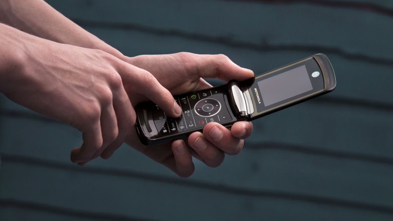 Motorola sẽ ra smartphone có thể gập lại