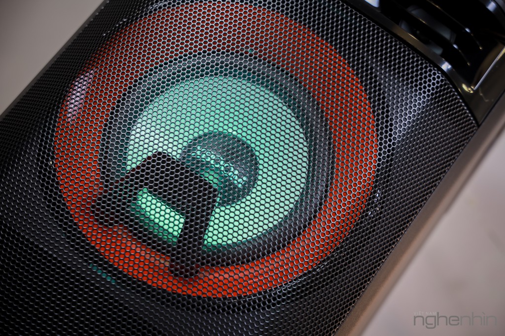 Trải nghiệm loa LG XBoom OL55D: nghe nhạc công suất lớn, hát karaoke, chà đĩa DJ với giá 7 triệu ảnh 2