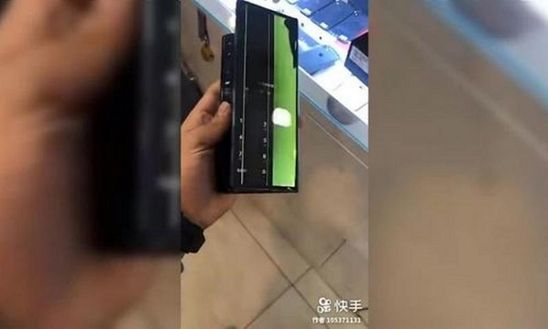 Huawei Mate X bi hong man hinh ngay sau khi mo ban
