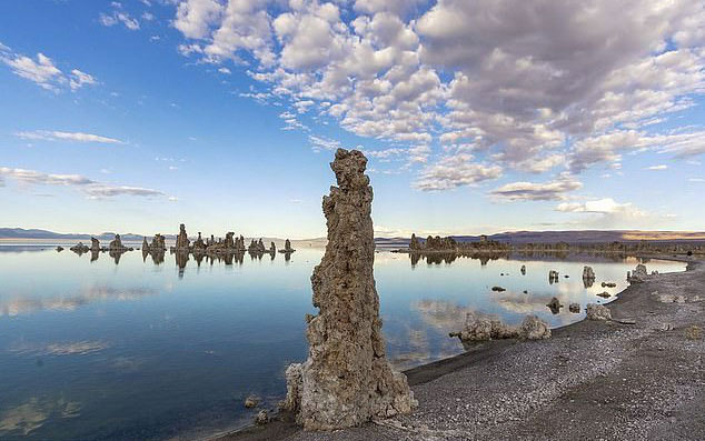 Hồ Mono tuyệt đẹp ở Mỹ là phiên bản hiện đại của những hồ nước bí ẩn từng tinh ra thủy tổ muôn loài