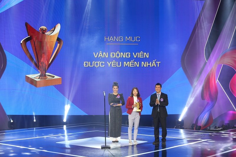 Đội tuyển bóng đá Việt Nam gặt hái nhiều giải thưởng Cúp Chiến Thắng 2018