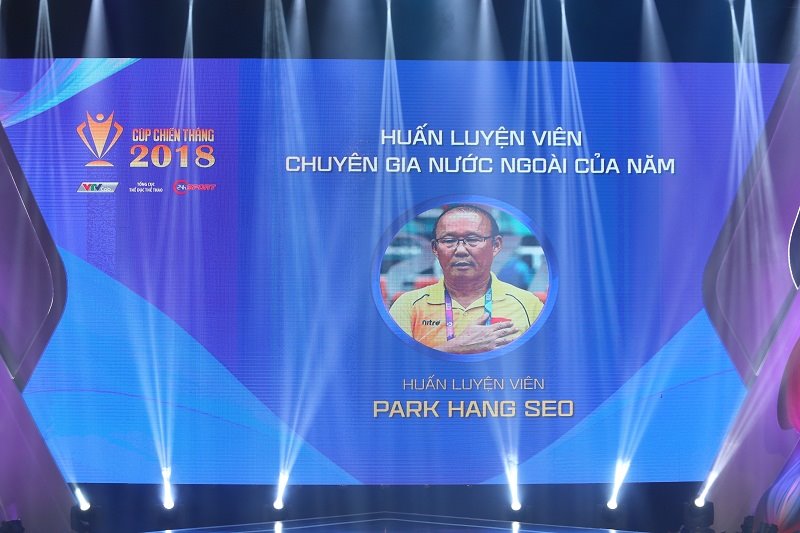 Đội tuyển bóng đá Việt Nam gặt hái nhiều giải thưởng Cúp Chiến Thắng 2018