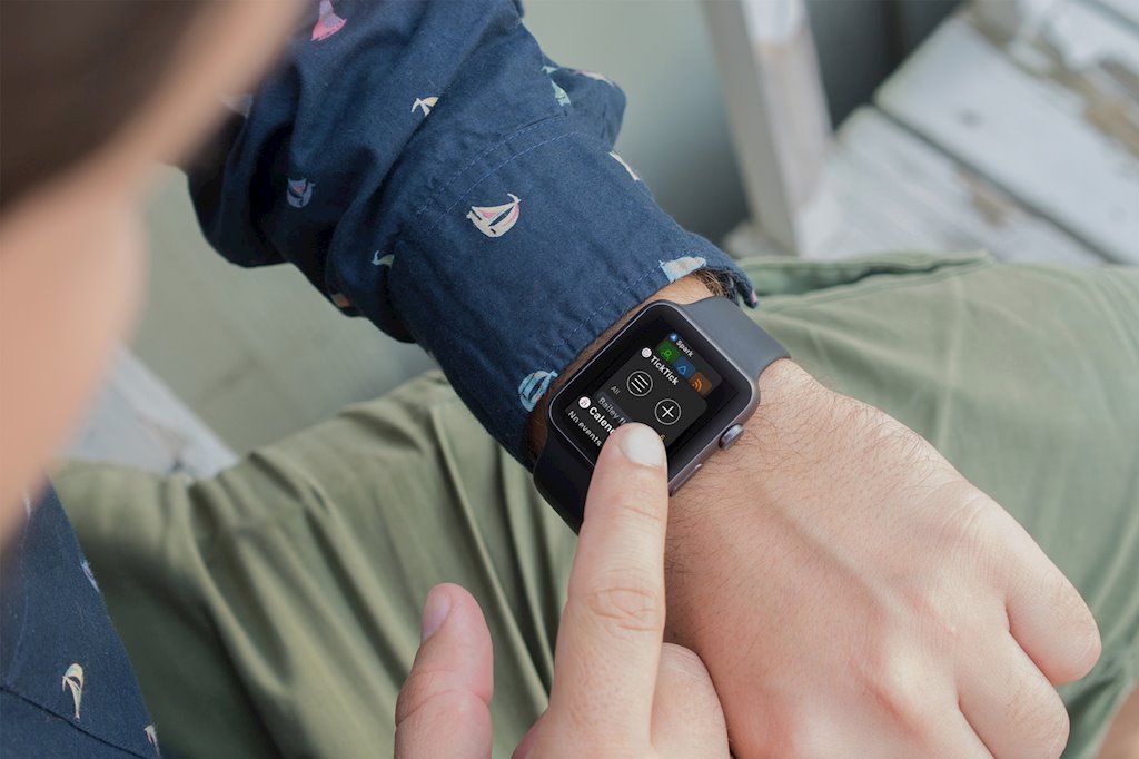 Apple Watch bắt đầu bị đánh thuế 15% từ 1/9