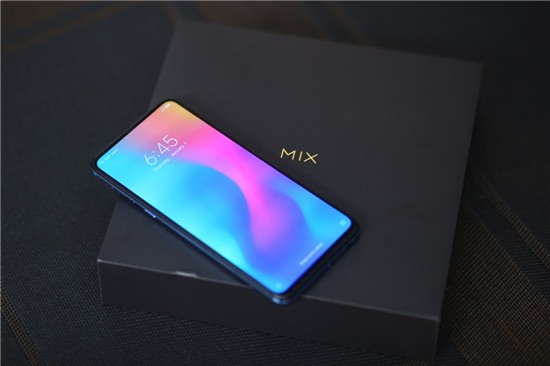 Xiaomi giới thiệu Mi MIX 3 tại Việt Nam