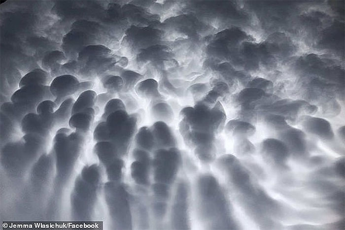 Chiêm ngưỡng đám mây kì lạ xuất hiện trên bầu trời Australia
