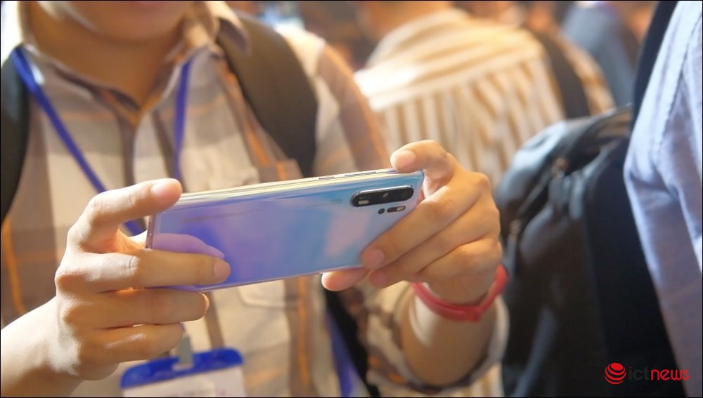 Huawei P30 Pro hàng cũ giảm giá 2-3 triệu đồng