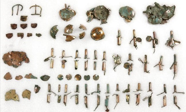 Các công cụ dành cho ngựa bằng đồng mạ vàng được khai quật tại Gyeongju, Hàn Quốc