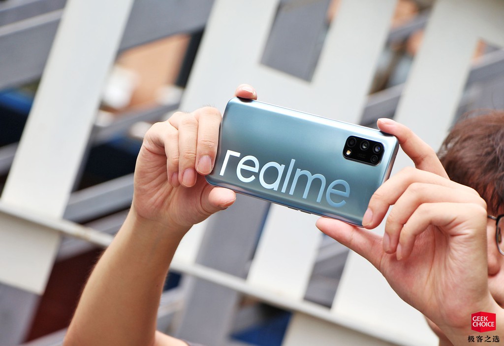 Realme V5 5G ra mắt: thiết kế vẫn hút hồn, cạnh tranh Redmi K30 5G ảnh 1