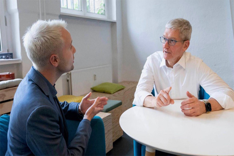 CEO Tim Cook: “Chung toi luon co gang ban iPhone gia thap nhat”