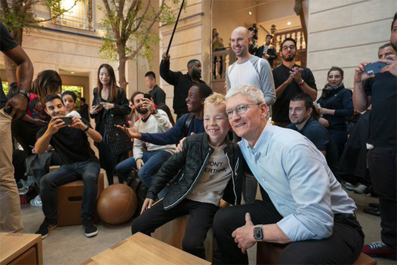 CEO Tim Cook: “Chung toi luon co gang ban iPhone gia thap nhat”-Hinh-2