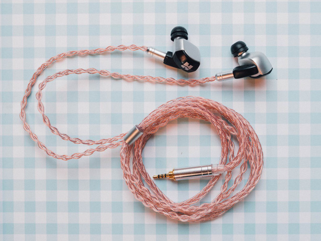 Tại sao vẫn nhiều người chuộng tai nghe có dây hơn tai nghe Bluetooth?
