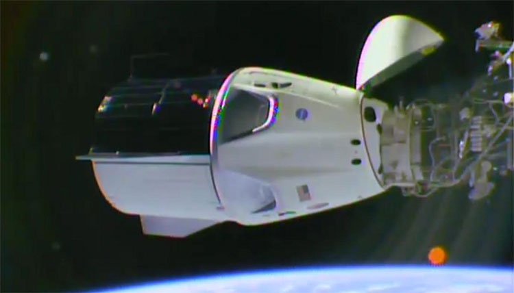 Tàu Crew Dragon kết nối thành công với Trạm vũ trụ ISS.