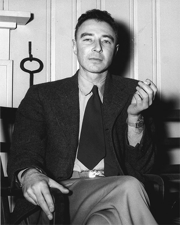 Nhà khoa học Julius Robert Oppenheimer.