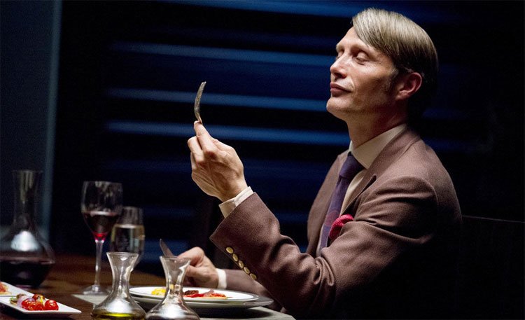 Diễn viên Mads Mikkelsen trong vai Hannibal Lecter, sát nhân bị cho là rối loạn nhân cách.