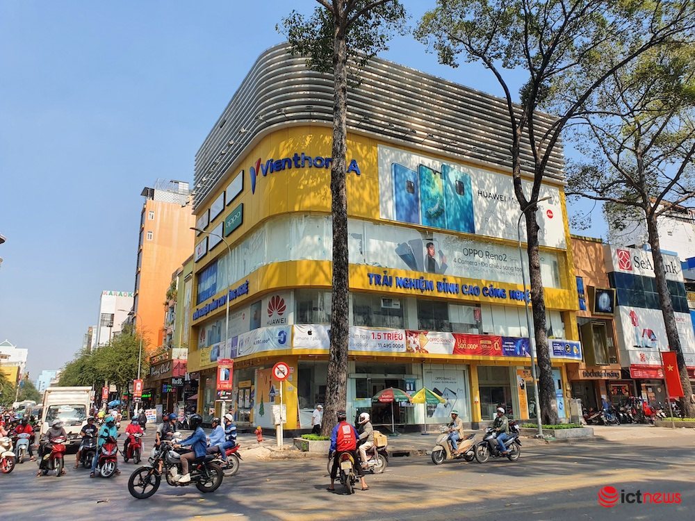 Hơn 10 năm trước, các đại gia bán lẻ di động Việt Nam từng phải đóng hàng loạt cửa hàng