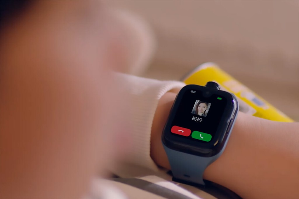 Xiaomi ra mắt smartwatch cho trẻ em: màn AMOLED, 2 camera, giá 127 USD ảnh 1