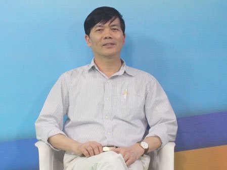 Phó giáo sư Nguyễn Xuân Hùng