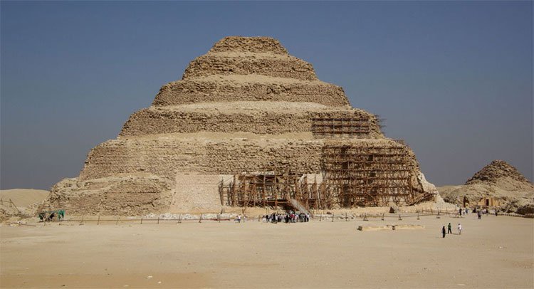 Kim tự tháp Djoser.