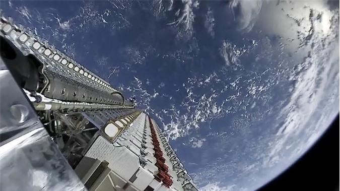 SpaceX tiếp tục phóng 60 vệ tinh Starlink vào quỹ đạo