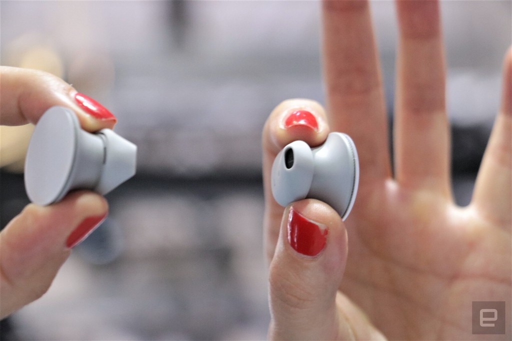 Microsoft ra mắt Surface Earbuds: thông minh, giá 249 USD đắt hơn AirPods Microsoft ra mắt Surface Earbuds: thông minh, giá 249 USD đắt hơn AirPods ảnh 3