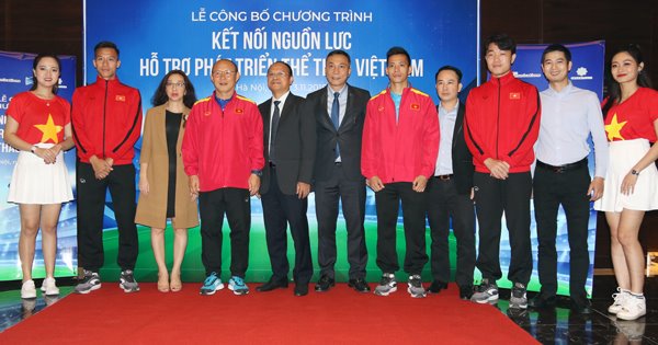 ĐT Việt Nam được tặng 300 triệu đồng trước ngày lên đường thi đấu AFF Suzuki Cup 2018