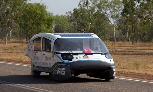 Sinh viên chế tạo xe điện chạy 900km trong một lần sạc