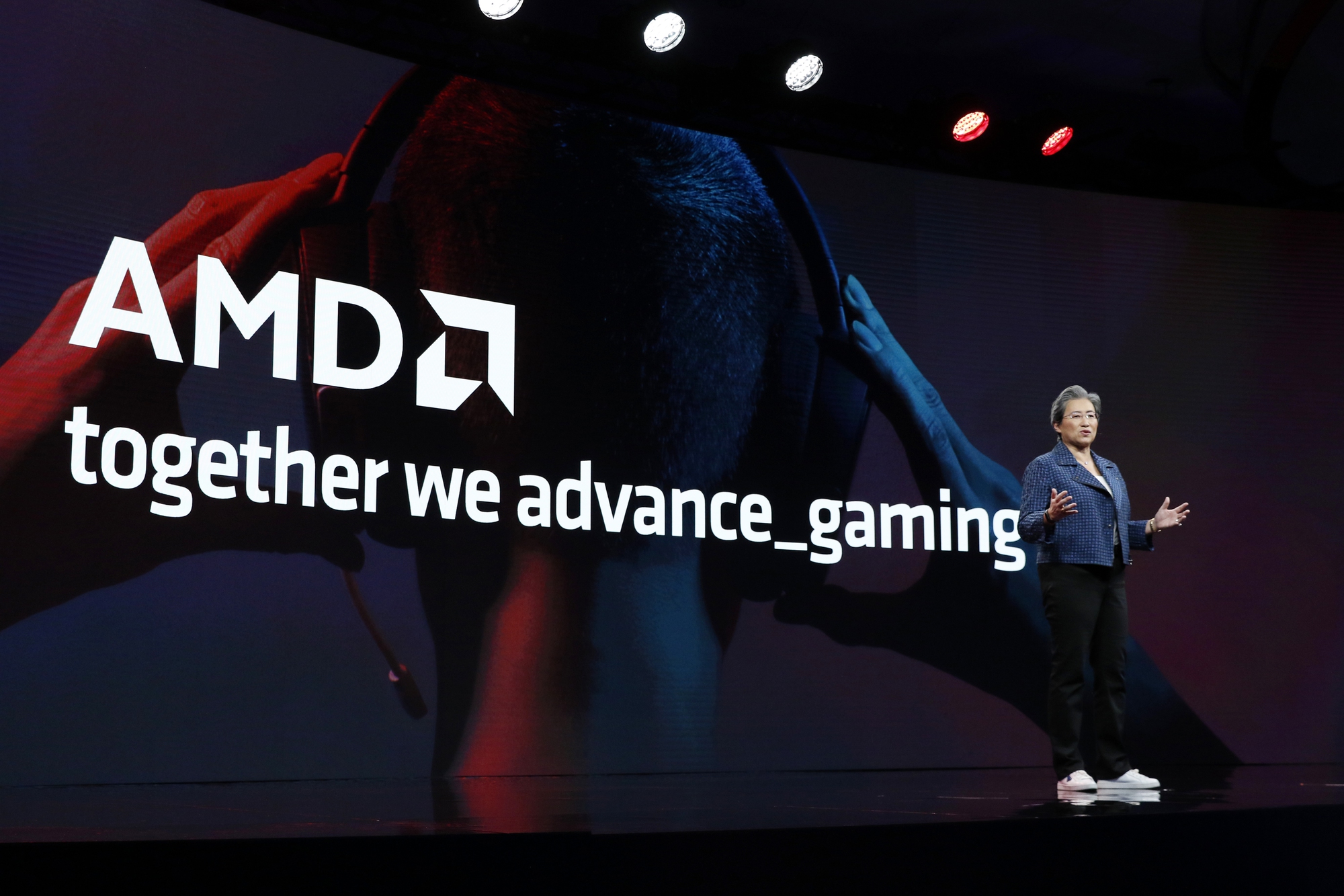 AMD chính thức ra mắt 2 card đồ họa thế hệ mới, sẵn sàng đối đầu đội xanh với mức giá rẻ hơn nhiều - Ảnh 1.