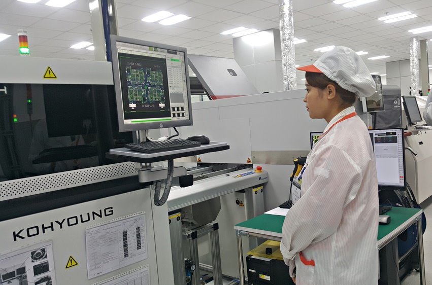Bên trong nhà máy sản xuất điện thoại VinSmart của tỷ phú Phạm Nhật Vượng