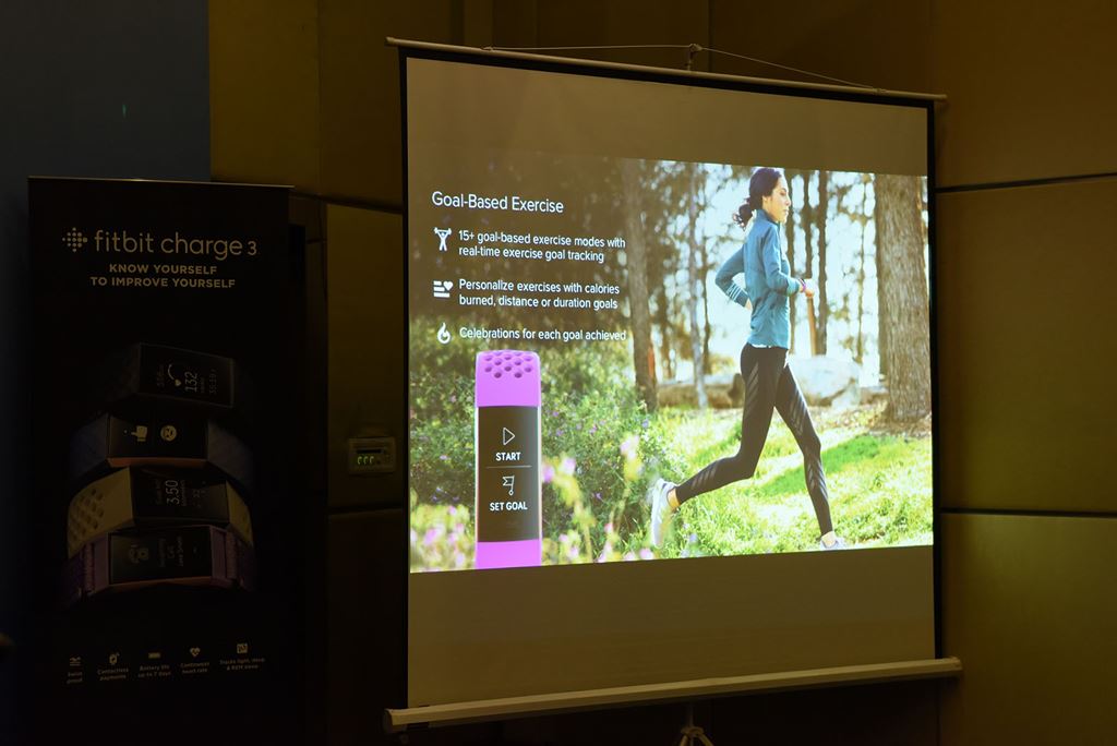 Fitbit Charge 3 ra mắt thị trường Việt: thiết bị theo dõi sức khoẻ giá từ 3,8 triệu ảnh 1