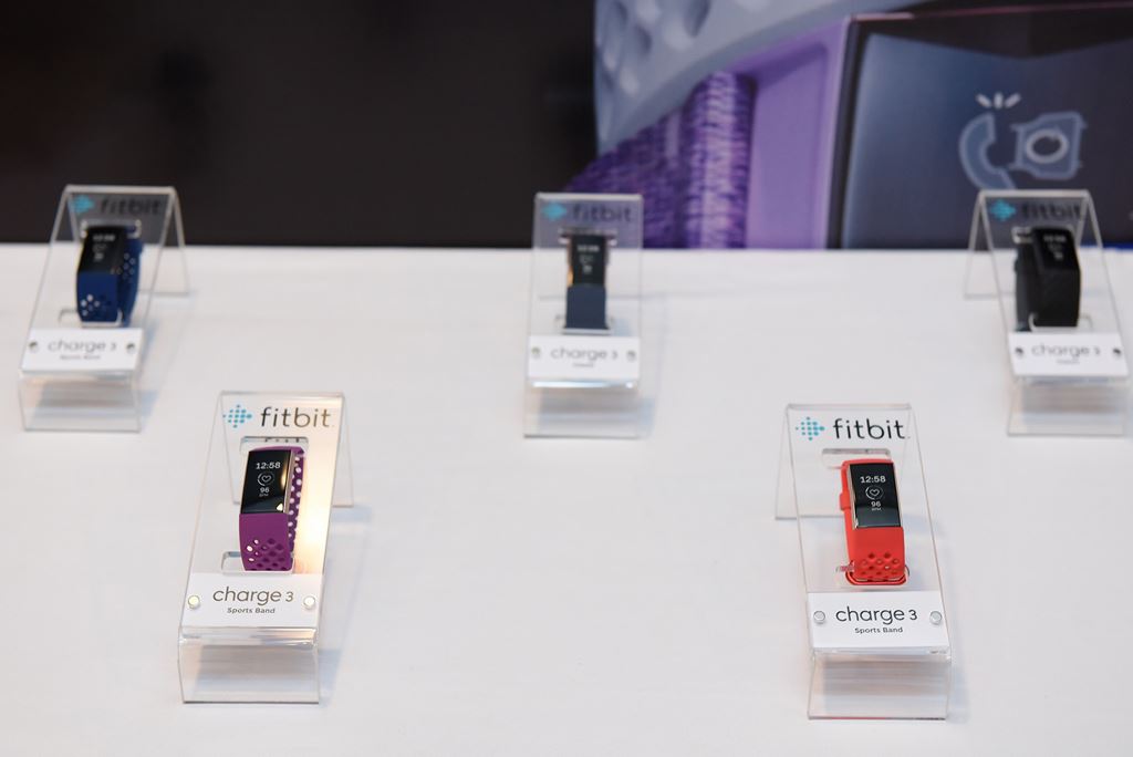 Fitbit Charge 3 ra mắt thị trường Việt: thiết bị theo dõi sức khoẻ giá từ 3,8 triệu ảnh 2