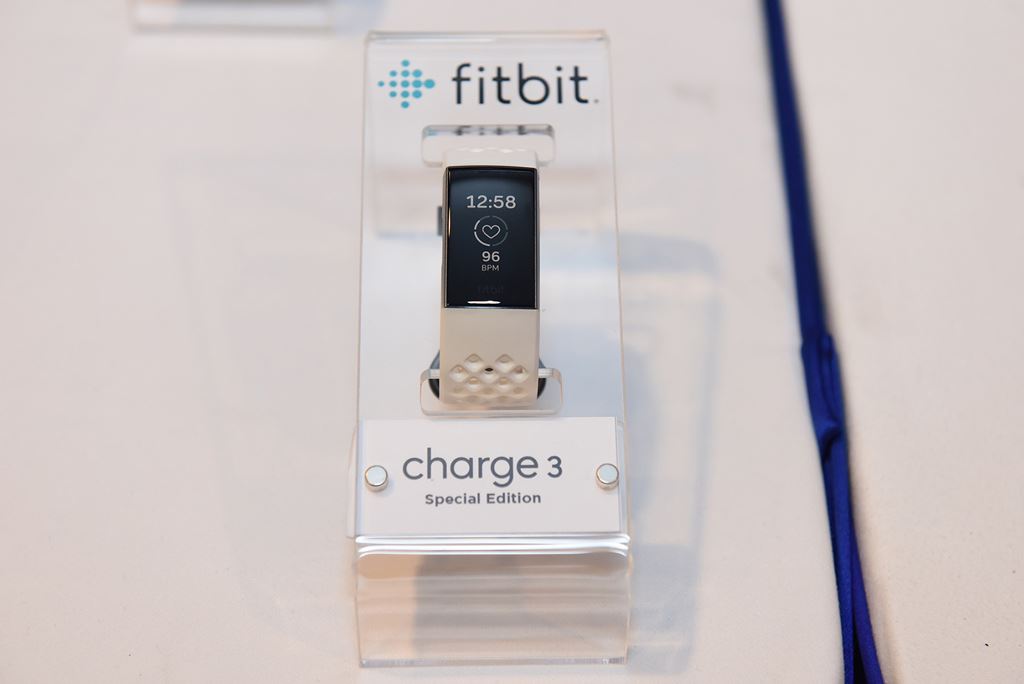 Fitbit Charge 3 ra mắt thị trường Việt: thiết bị theo dõi sức khoẻ giá từ 3,8 triệu ảnh 3
