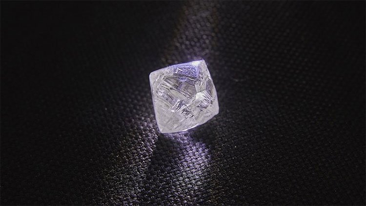 Viên kim cương 100 carat vừa tìm thấy ở mỏ Verkhne-Munskoye . 