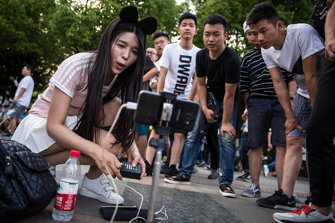 Live-Streaming ở Trung Quốc: Ngành kinh doanh tỷ đô đang bùng nổ mạnh mẽ, thu hút hàng triệu bạn trẻ muốn làm giàu