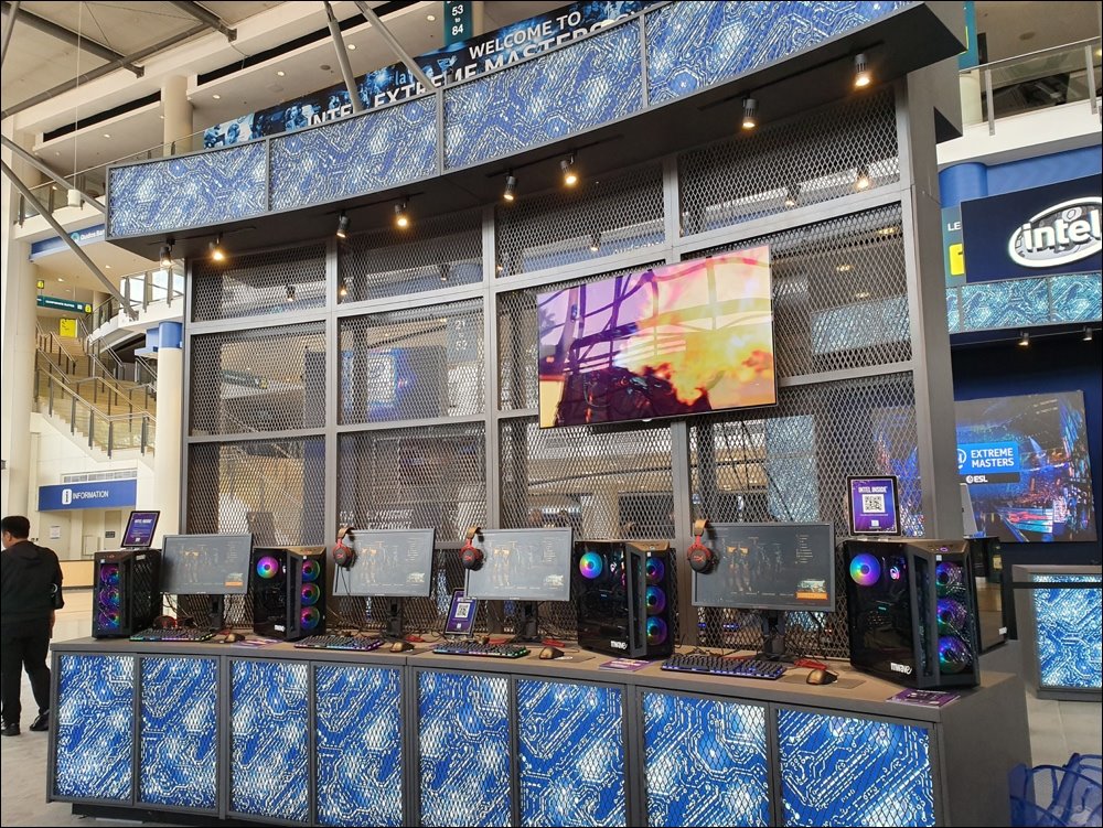 Intel trình diễn phần cứng mạnh mẽ dùng để chiến game tại Intel Extreme Masters 2019