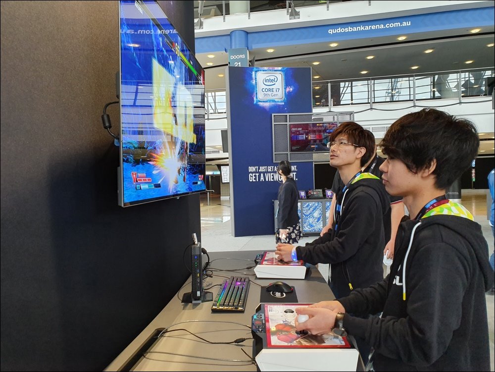 Intel trình diễn phần cứng mạnh mẽ dùng để chiến game tại Intel Extreme Masters 2019