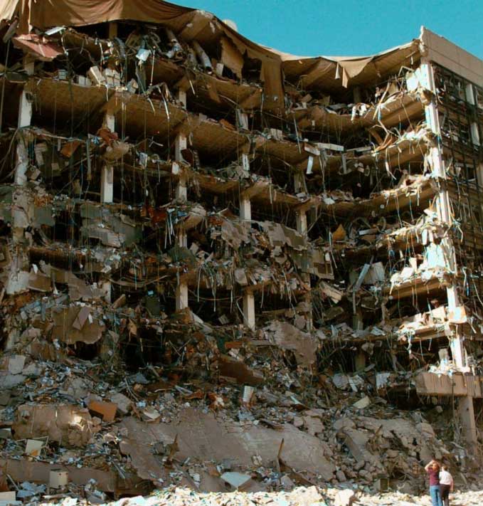 Hiện trường vụ đánh bom khủng bố đẫm máu tại thành phố Oklahoma hồi năm 1995