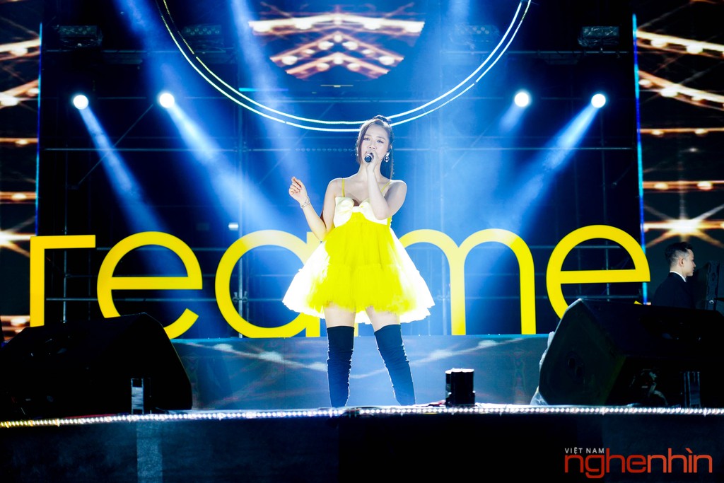 Dàn ca sĩ nổi tiếng Showbiz hội tụ tại Đại nhạc hội Realme 5 Series ảnh 2