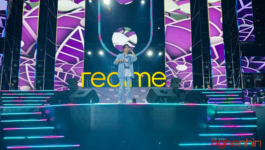 Dàn ca sĩ nổi tiếng Showbiz hội tụ tại Đại nhạc hội Realme 5 Series ảnh 13