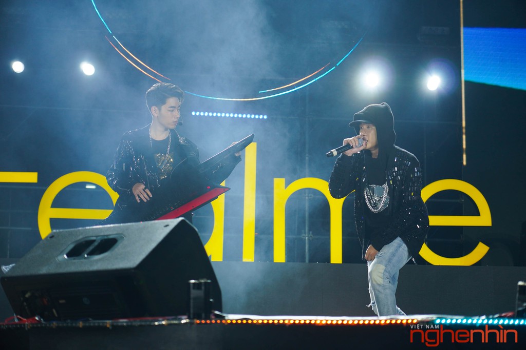 Dàn ca sĩ nổi tiếng Showbiz hội tụ tại Đại nhạc hội Realme 5 Series ảnh 9