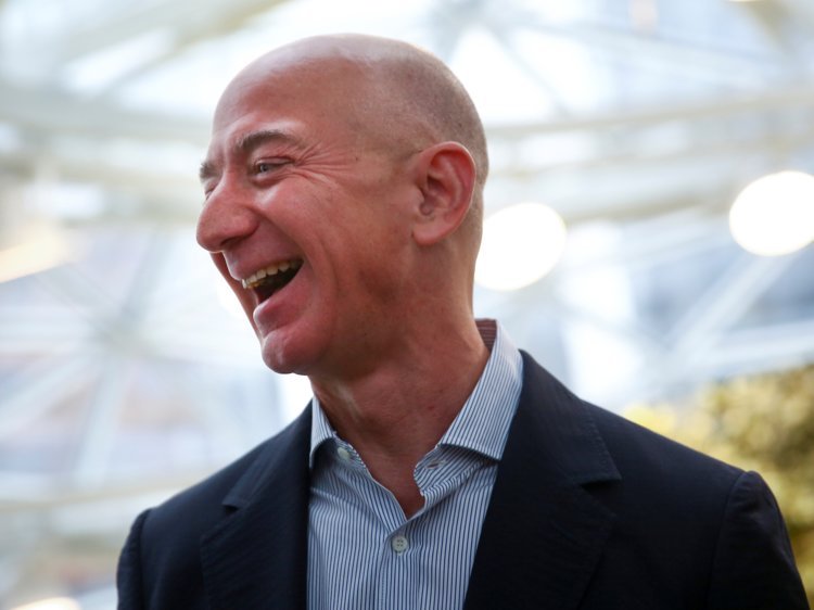 Phụ huynh Jeff Bezos phản ứng thế nào khi con trai bỏ Phố Wall, trở thành anh bán sách?