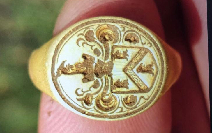 Nhẫn vàng cổ 500 năm tuổi
