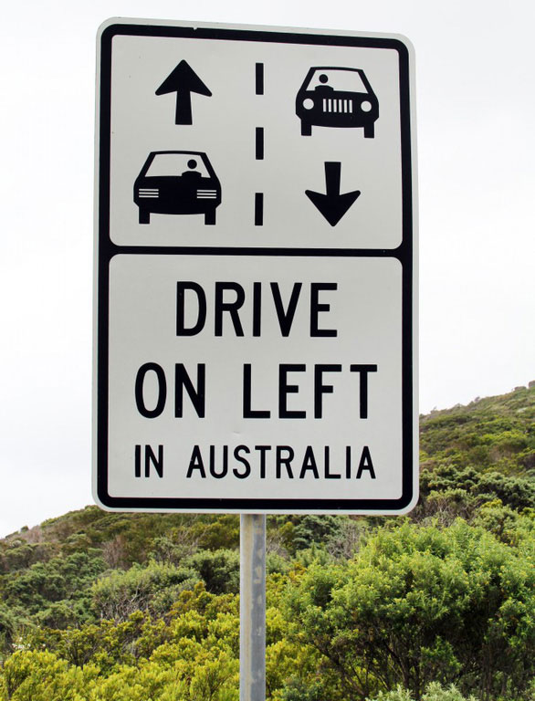 Bảng báo giao thông nhắc nhở đi bên trái ở Úc