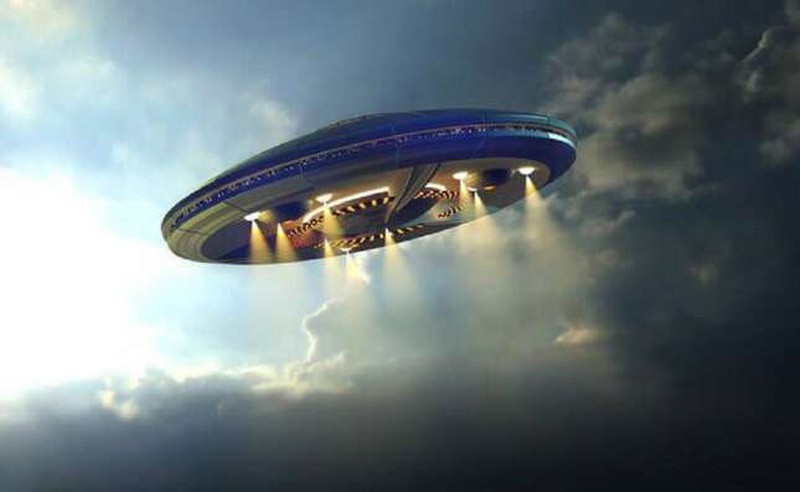 Phat hien UFO xuat hien tren bau troi dem cua Hawaii