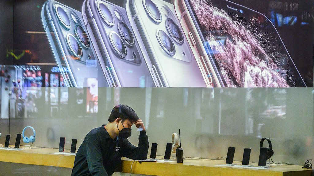 Thiếu hụt lao động sản xuất iPhone, Samsung gặp may vì không còn nhà máy tại Trung Quốc