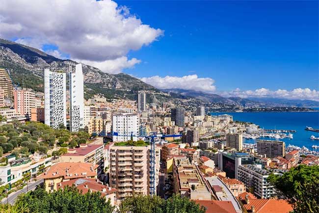 Monte Carlo được biết đến với sự quyến rũ về sòng bạc và ăn chơi.