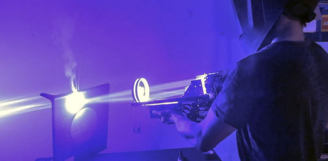 Vấn  nạn mua đèn laser dễ dàng trên mạng và nguy cơ biến tướng thành vũ khí giết người - Ảnh 2.