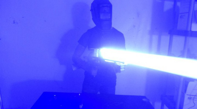 Vấn  nạn mua đèn laser dễ dàng trên mạng và nguy cơ biến tướng thành vũ khí giết người - Ảnh 3.