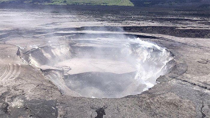 Miệng núi lửa Halemaumau.